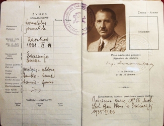Особисті речі та документи Євгена Коновальця передали у київський музей