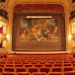 В Україні відновлюють роботу театри та музеї