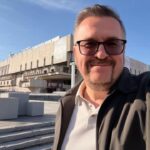 Паркінг, дим і повітряні кульки. Як Леся Нікітюк рятувала перший день народження сина після нічної атаки